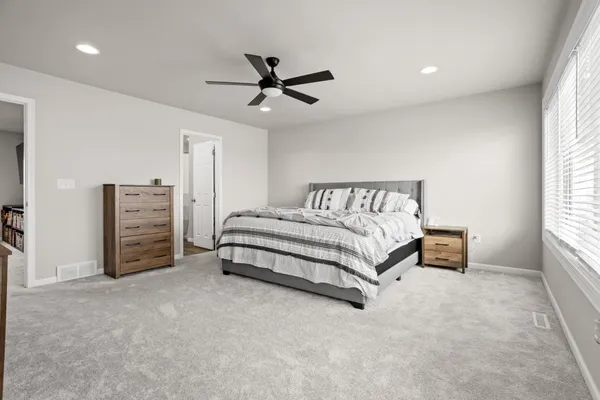 $600,000 | 7471 16th Street South, Fargo, ND 58104