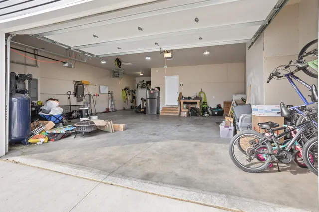 $600,000 | 7471 16th Street South, Fargo, ND 58104