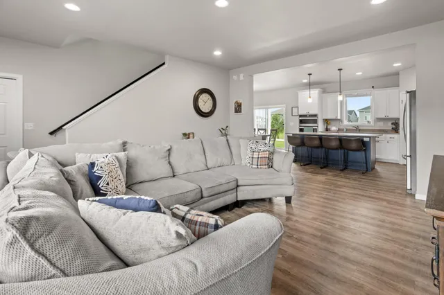 $600,000 | 7471 16th Street South, Fargo, ND 58104