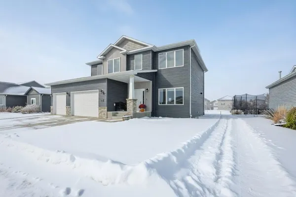 $600,000 | 7471 16th Street South, Fargo, ND 58104