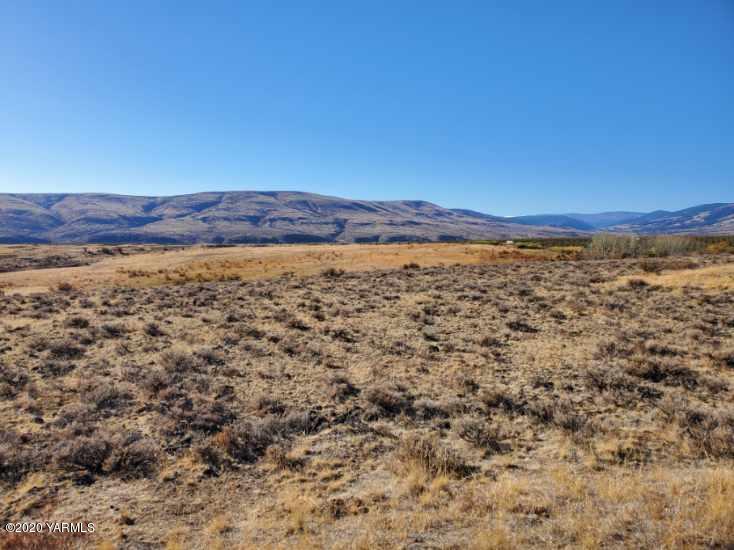 Nka Slavin Road West Yakima, WA 98903 - Photo 3 of 11 a view of an ocean from a yard