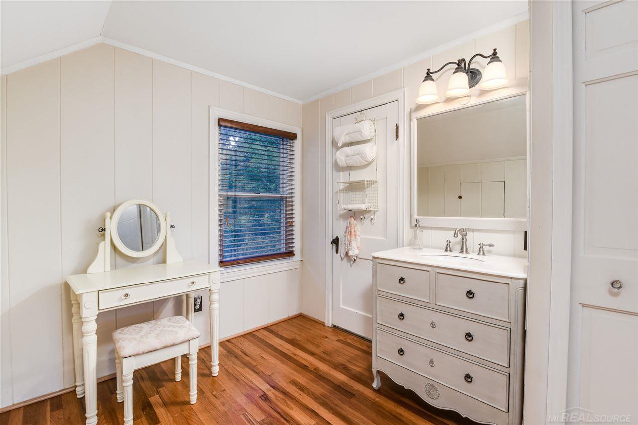1684 Hawthorne Road Grosse Pointe Woods, MI 48236 - Photo 16 of 29