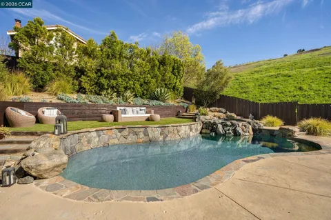 $2,249,000 | 92 Hillview Drive, Danville, CA 94506