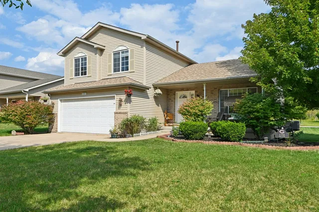 $344,900 | 1102 Nikki Court, Joliet, IL 60431