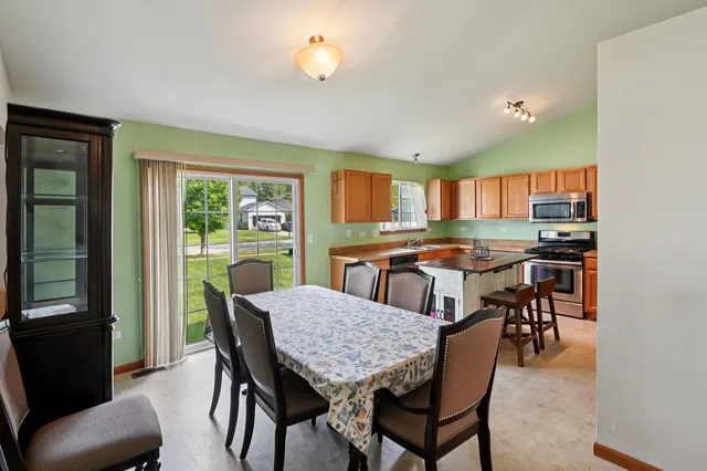 $344,900 | 1102 Nikki Court, Joliet, IL 60431