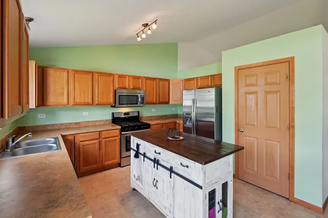 $344,900 | 1102 Nikki Court, Joliet, IL 60431