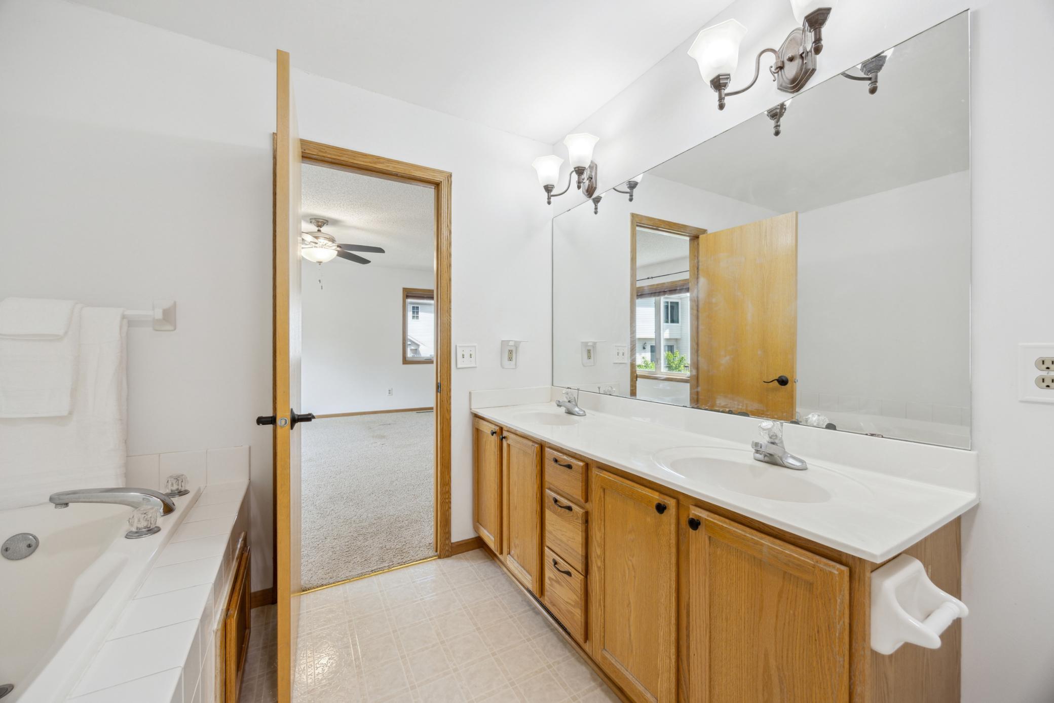 640 Falcon Ridge Road Woodbury, MN 55125 - Photo 17 of 34 Gallery Image 17