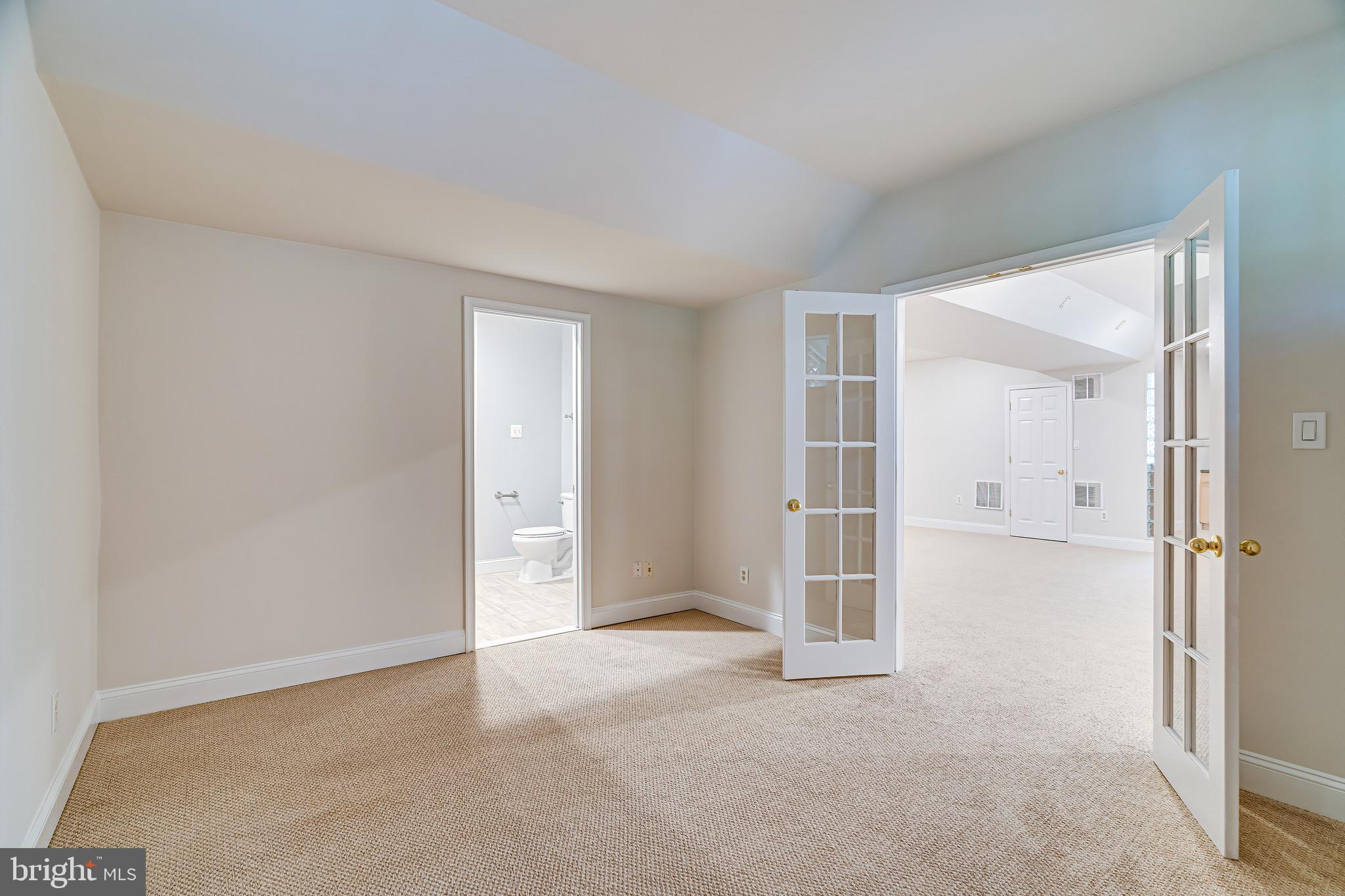 1936 Lord Fairfax Road Vienna, VA 22182 - Photo 59 of 81