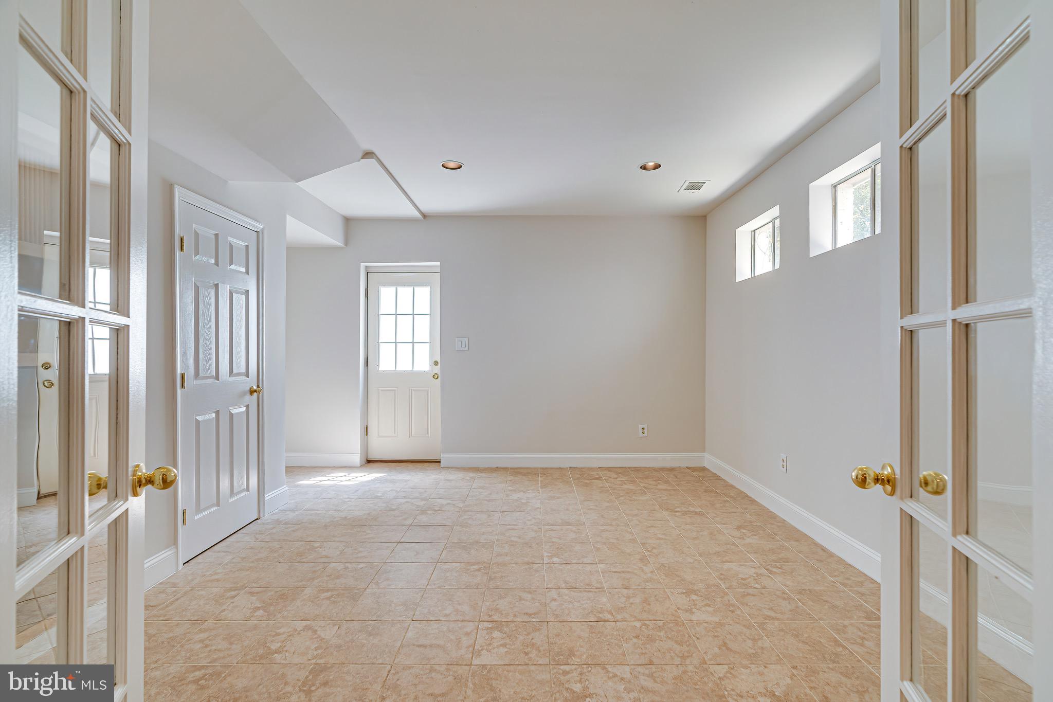 1936 Lord Fairfax Road Vienna, VA 22182 - Photo 61 of 81