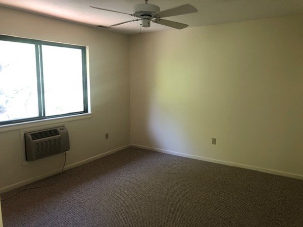 340 Sunderland Road, Unit 36G Worcester, MA 01604 - Photo 13 of 19 an empty room with a window