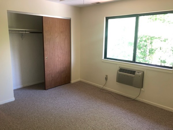 340 Sunderland Road, Unit 36G Worcester, MA 01604 - Photo 14 of 19 an empty room with a window