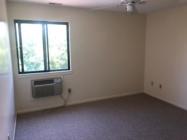 340 Sunderland Road, Unit 36G Worcester, MA 01604 - Photo 16 of 19 an empty room with a window