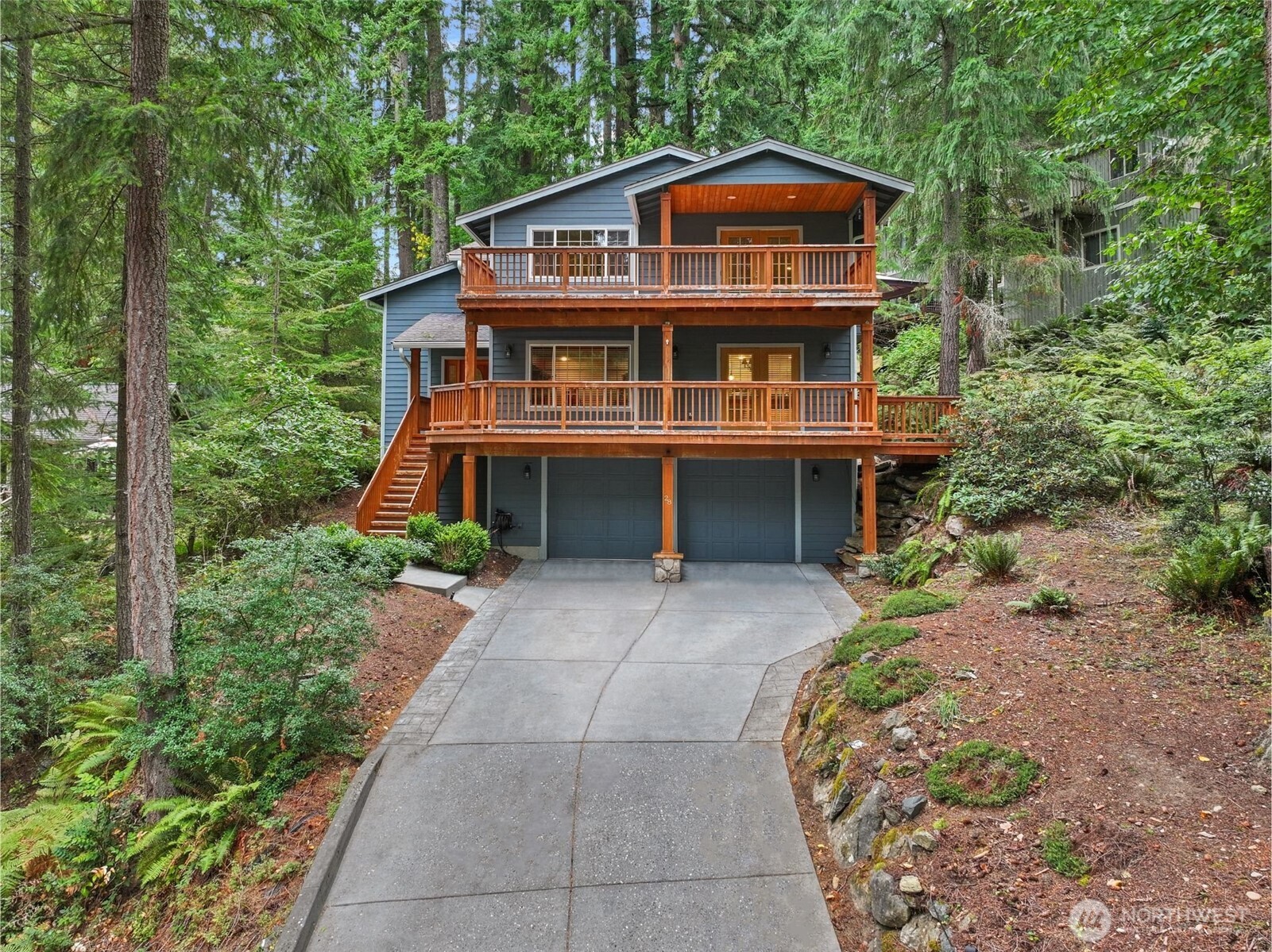 28 Grand View Lane Bellingham, WA 98229 - Photo 2 of 33 a front view of a house with a garden