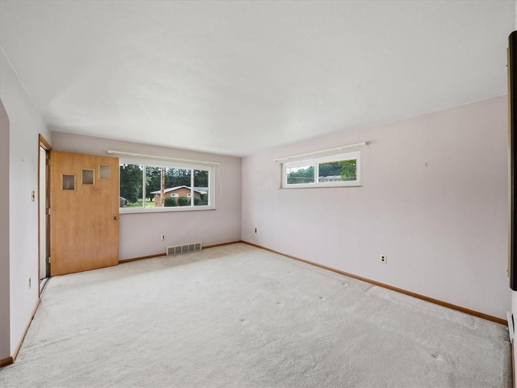 606 Golf Course Road Aliquippa, PA 15001 - Photo 2 of 31