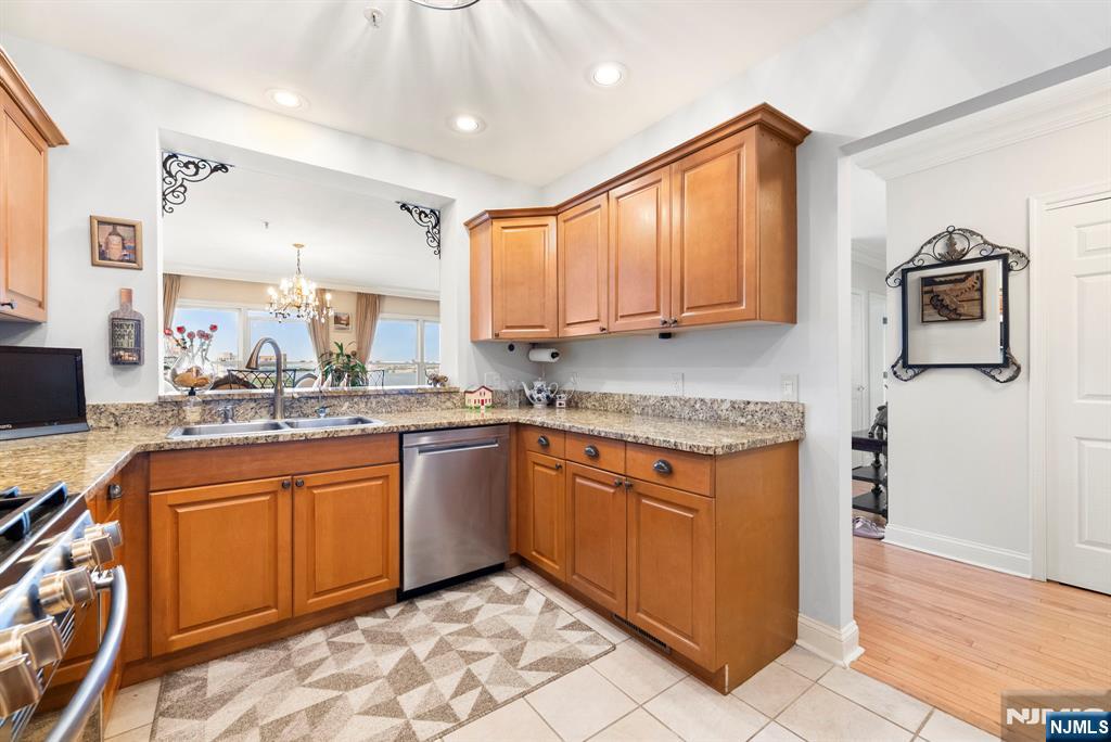 108 The Promenade, Unit 108 Edgewater, NJ 07020 - Photo 12 of 49