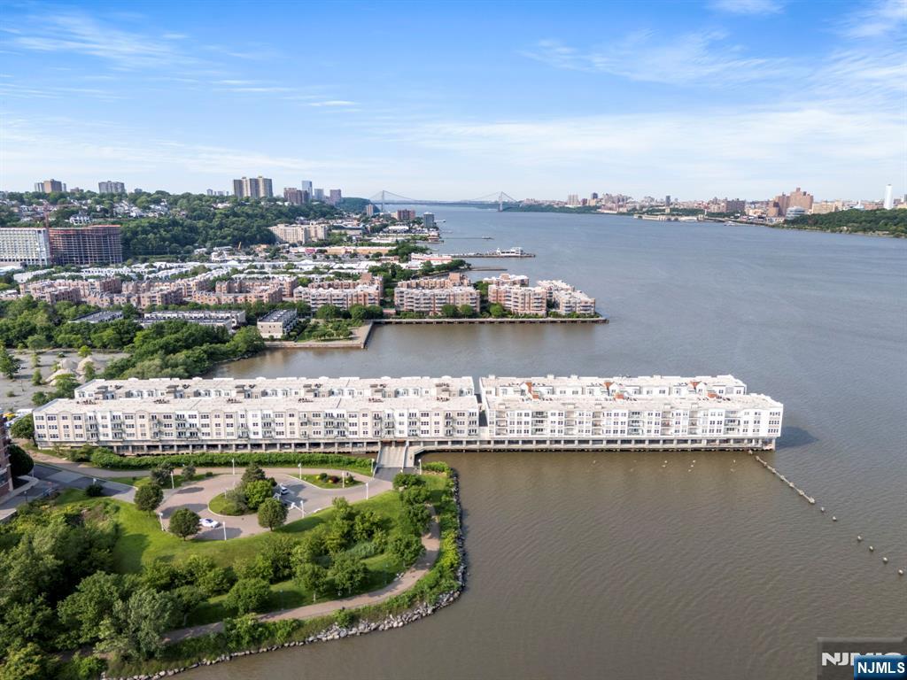 108 The Promenade, Unit 108 Edgewater, NJ 07020 - Photo 6 of 49