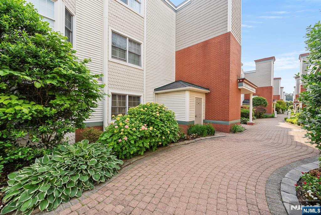 108 The Promenade, Unit 108 Edgewater, NJ 07020 - Photo 8 of 49