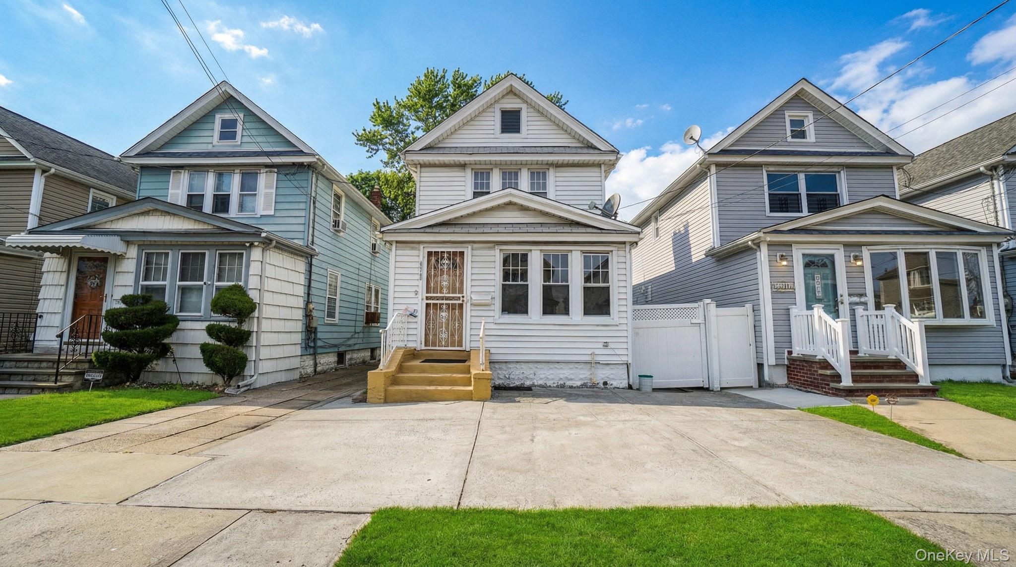 American foursquare style home featuring entry steps