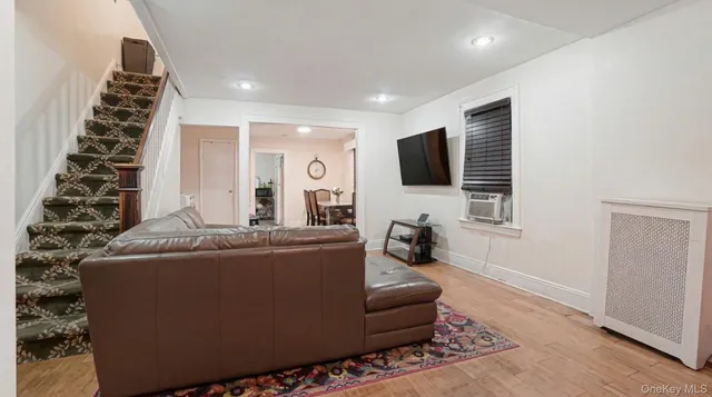 $800,000 | 237-09 93rd Road | Queens Village