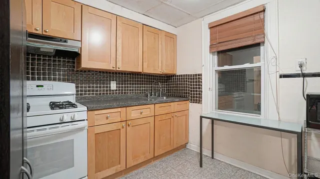 $800,000 | 237-09 93rd Road | Queens Village