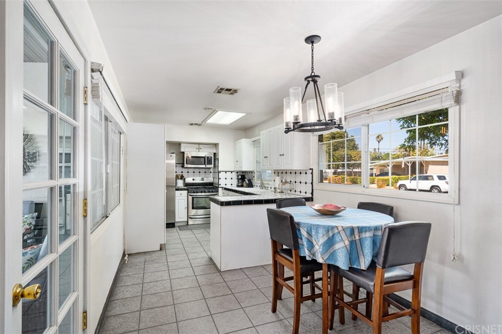 19454 Stagg Street Reseda, CA 91335 - Photo 7 of 39 Dining Room