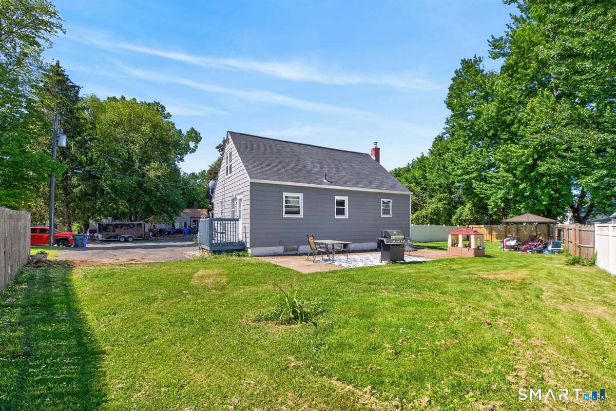 1 Leonard Road Enfield, CT 06082 - Photo 2 of 40