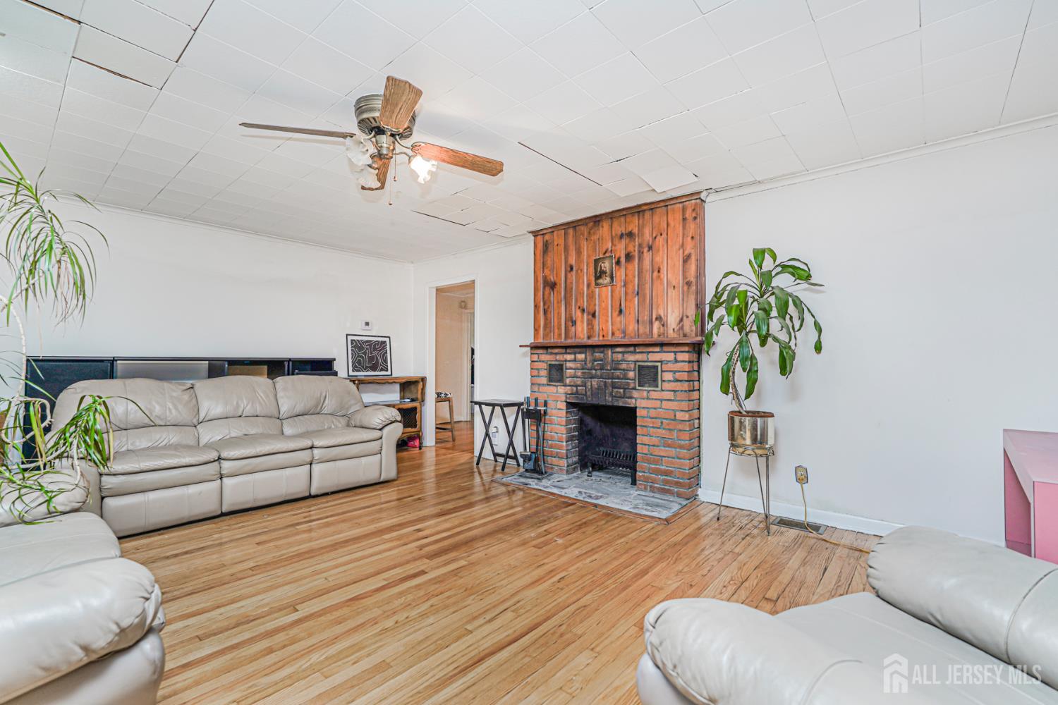 95 East Walnut Street Metuchen, NJ 08840 - Photo 3 of 24