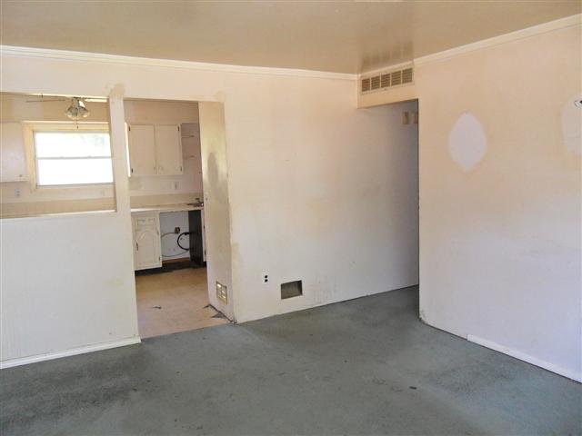 12760 Toepfer Road Warren, MI 48089 - Photo 7 of 10 31068653-6.JPG