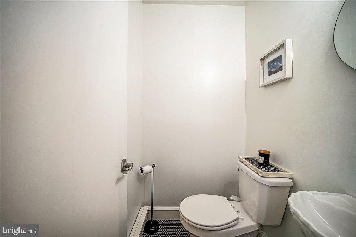 433 Laverock Road Glenside, PA 19038 - Photo 12 of 27 Powder Room