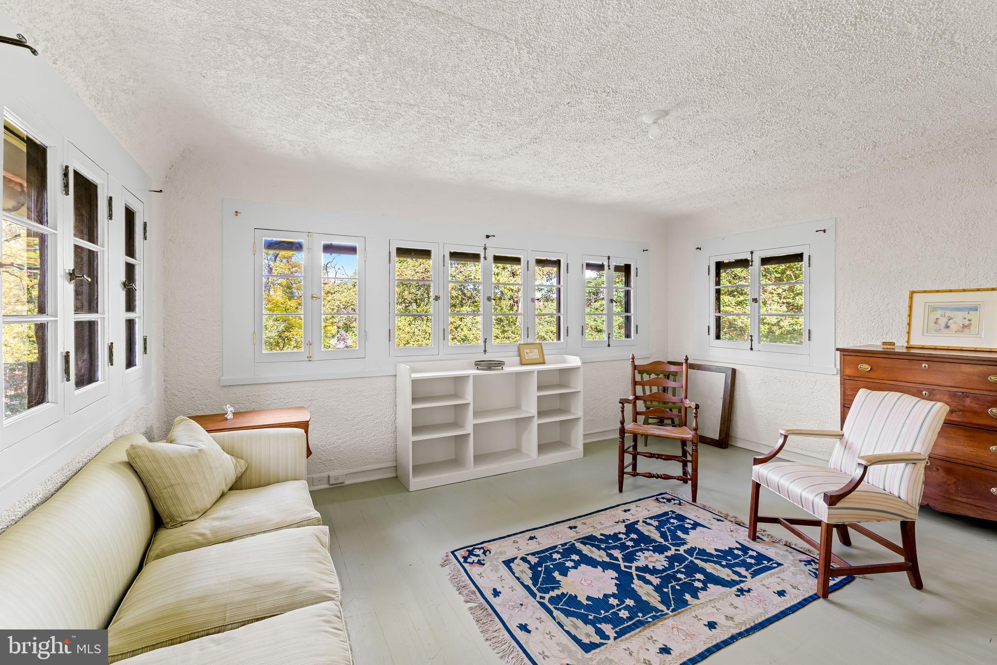 308 Northfield Place Baltimore, MD 21210 - Photo 27 of 41 a living room with furniture and a rug