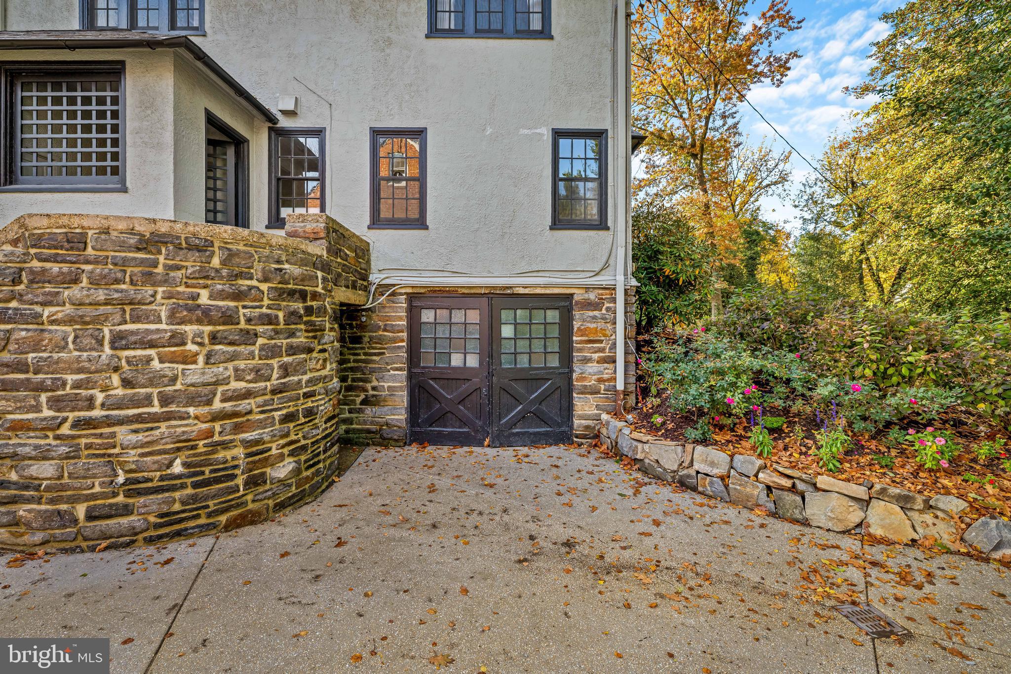 308 Northfield Place Baltimore, MD 21210 - Photo 38 of 41 a view of front door and yard