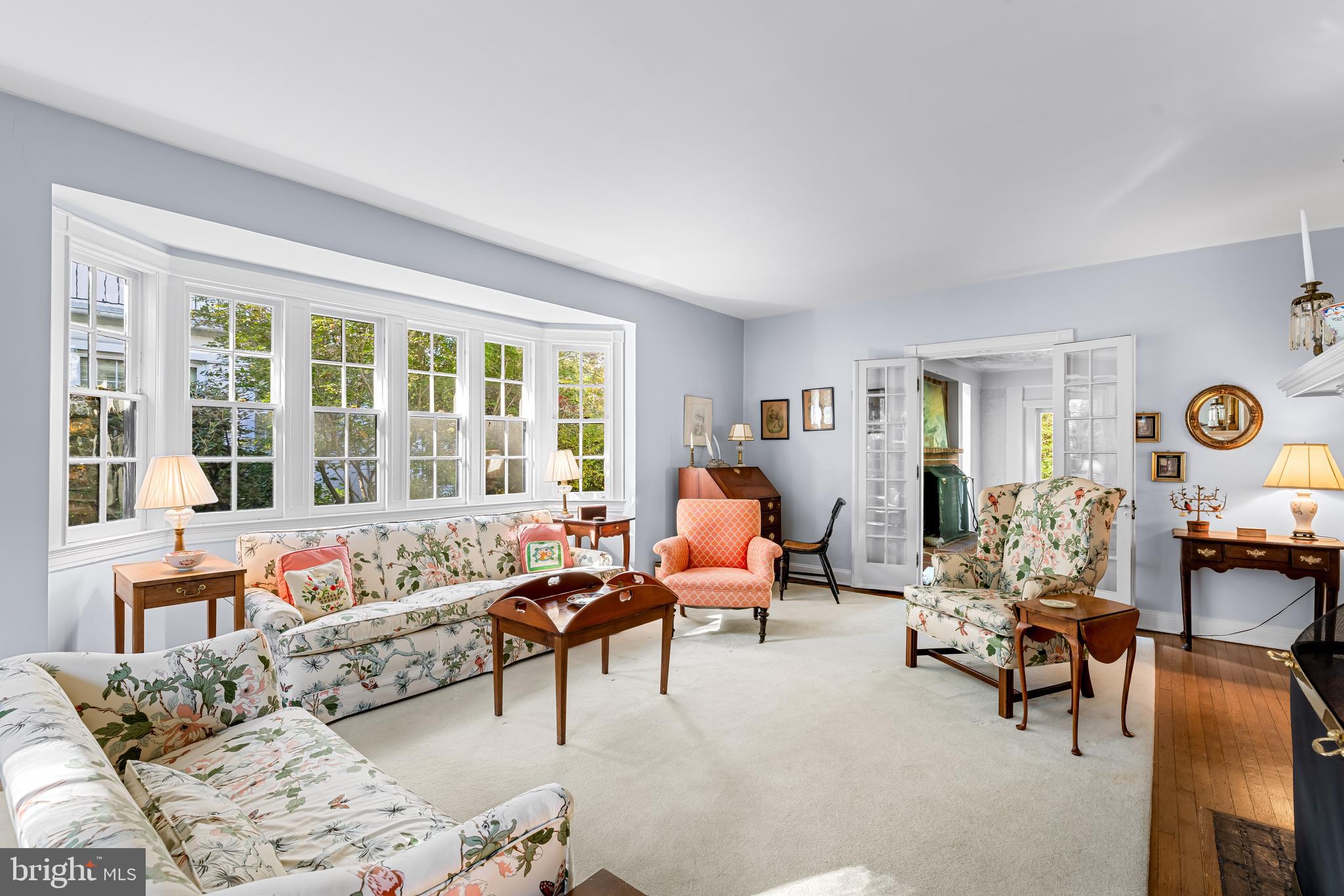 308 Northfield Place Baltimore, MD 21210 - Photo 8 of 41 a living room with furniture and a large window