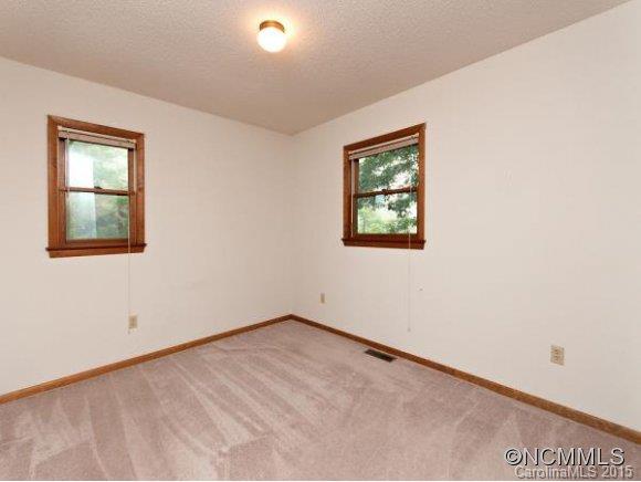 295 Ridgedale Road Clyde, NC 28721 - Photo 8 of 14