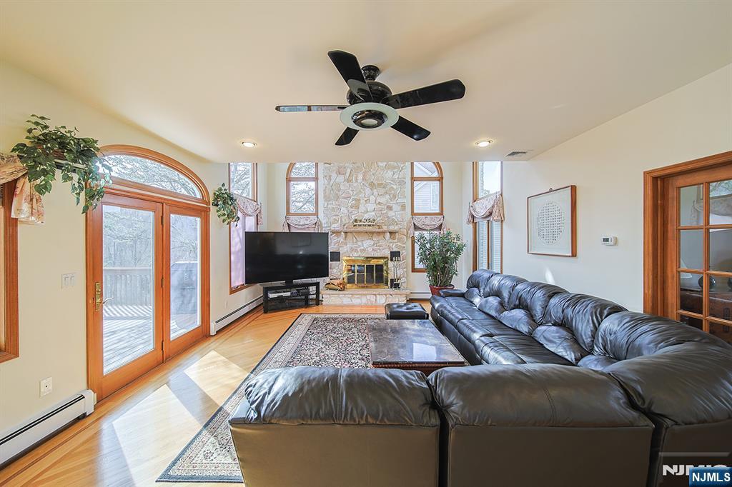 19 Dave Espie Way Wayne, NJ 07470 - Photo 10 of 49