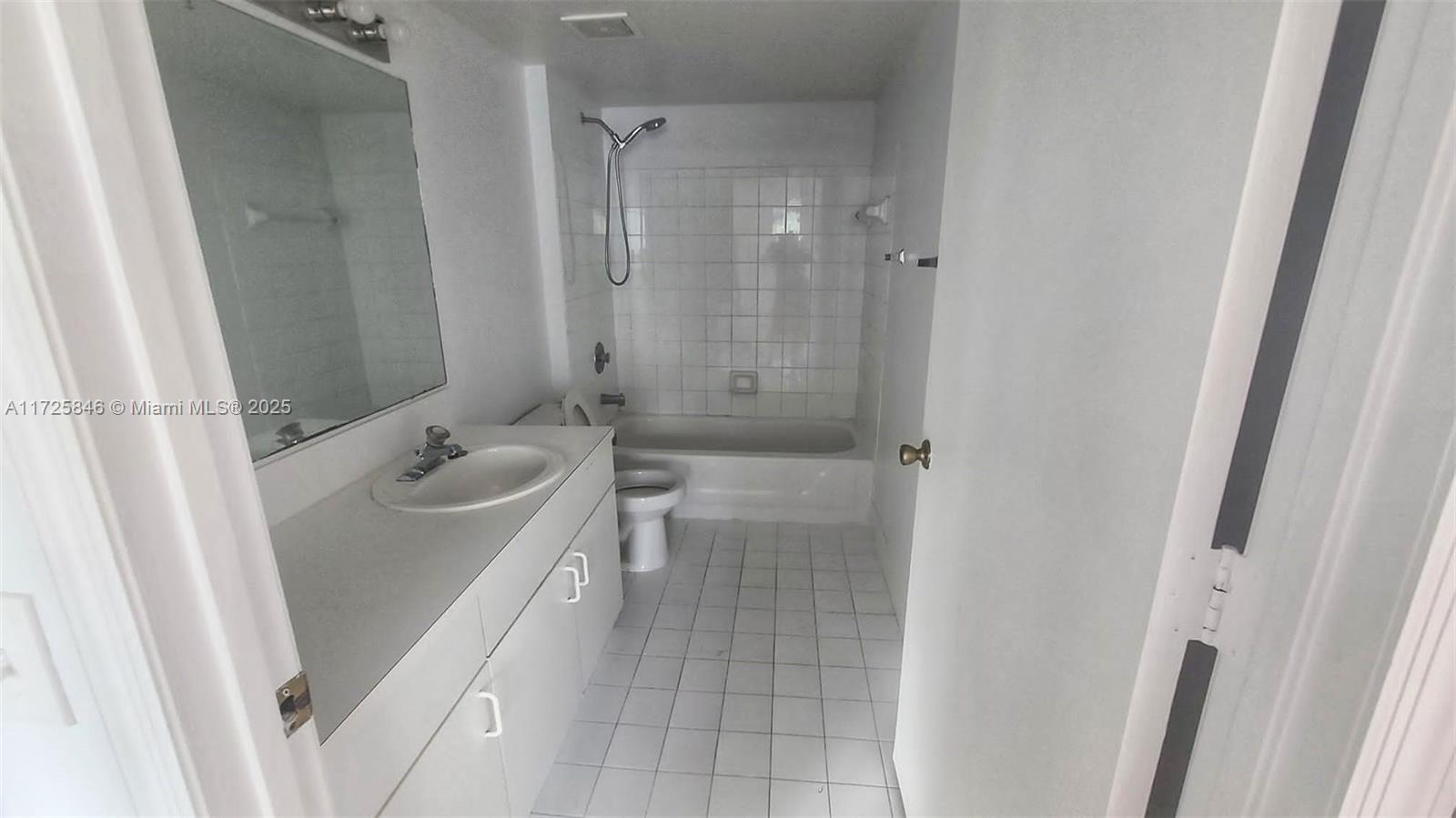 410 South Park Road, Unit 1110 Hollywood, FL 33021 - Photo 5 of 12