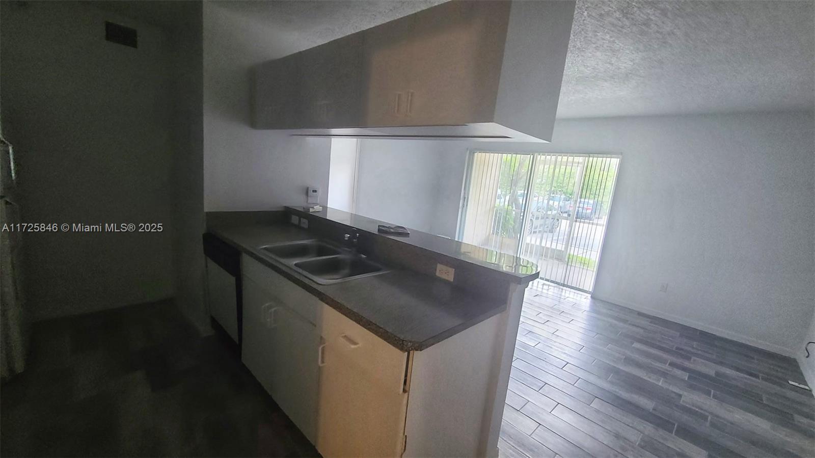 410 South Park Road, Unit 1110 Hollywood, FL 33021 - Photo 9 of 12