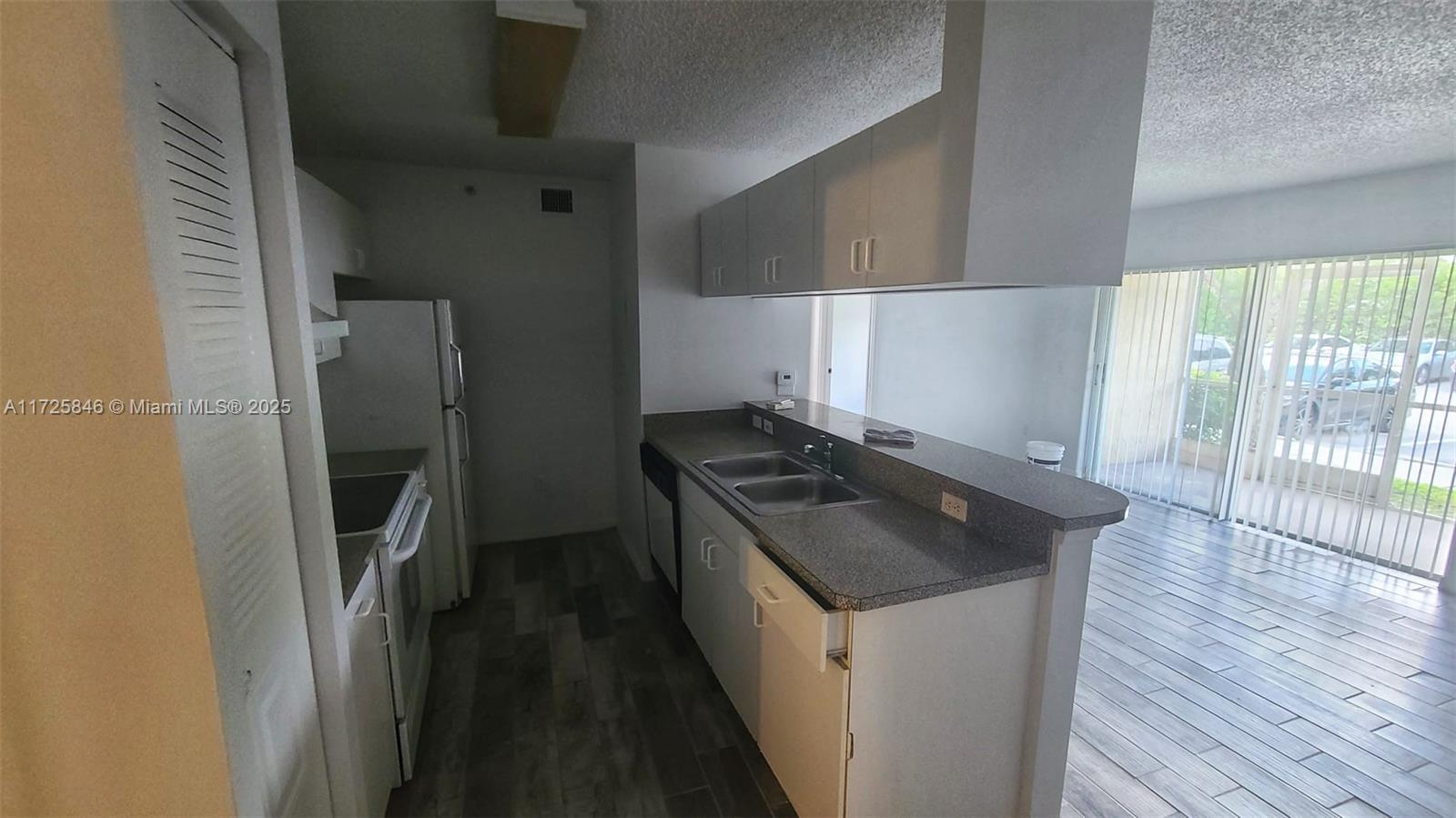 410 South Park Road, Unit 1110 Hollywood, FL 33021 - Photo 10 of 12