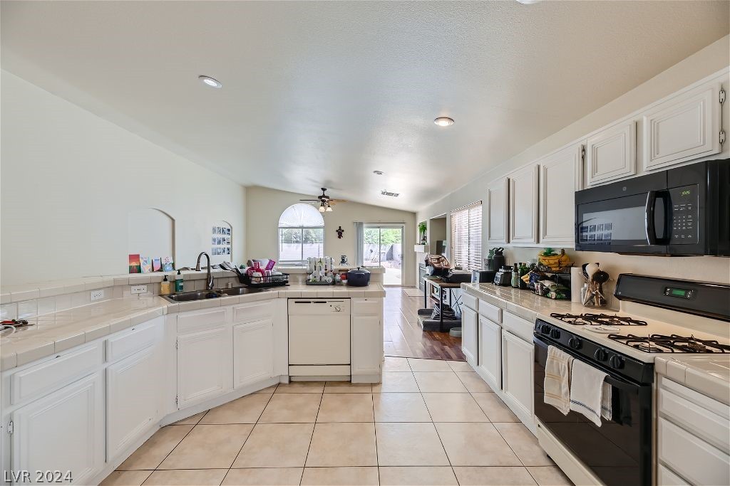 3168 Crystal Moon Road Henderson, NV 89052 - Photo 11 of 28
