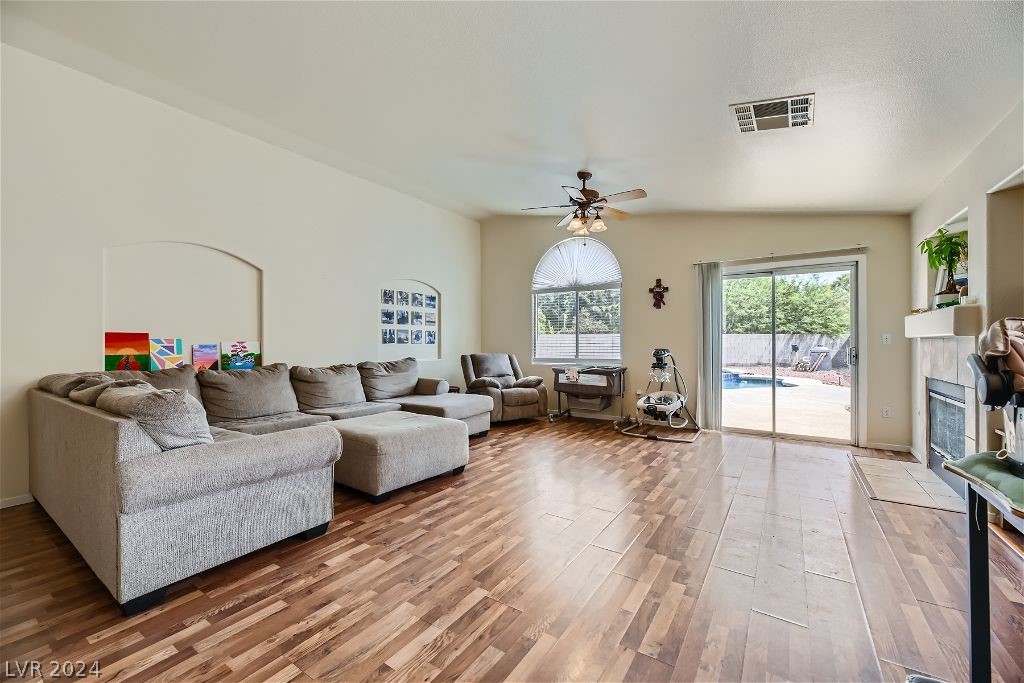 3168 Crystal Moon Road Henderson, NV 89052 - Photo 5 of 28