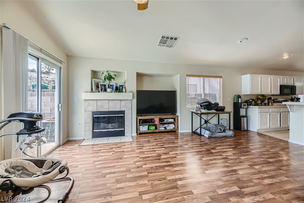 3168 Crystal Moon Road Henderson, NV 89052 - Photo 8 of 28