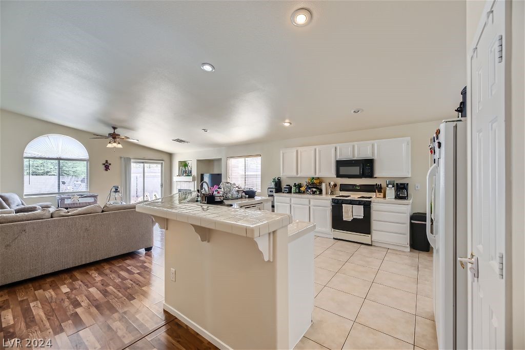 3168 Crystal Moon Road Henderson, NV 89052 - Photo 10 of 28