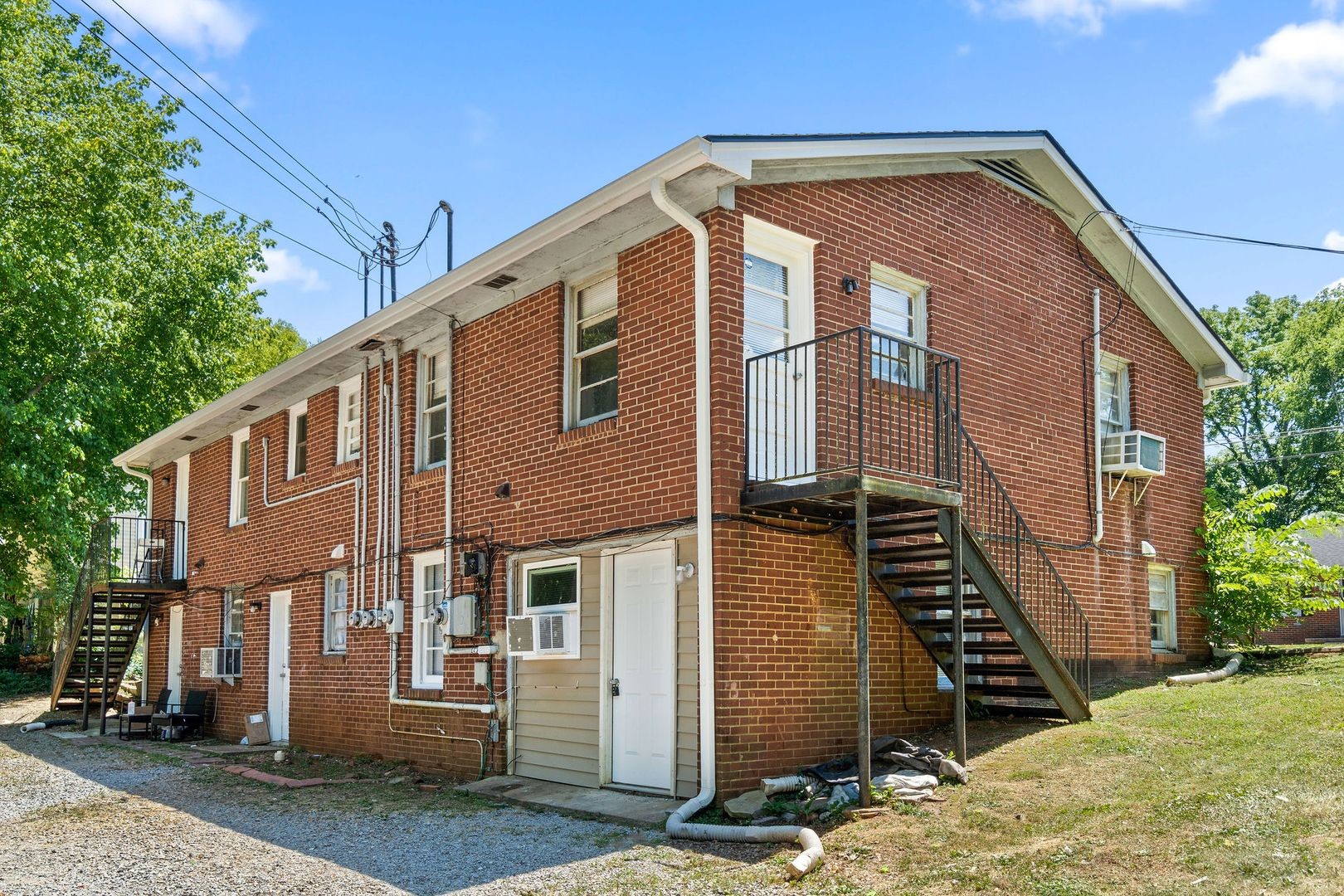 427 Circle Drive, Unit B Clarksville, TN 37043 - Photo 2 of 10 a front view of a house