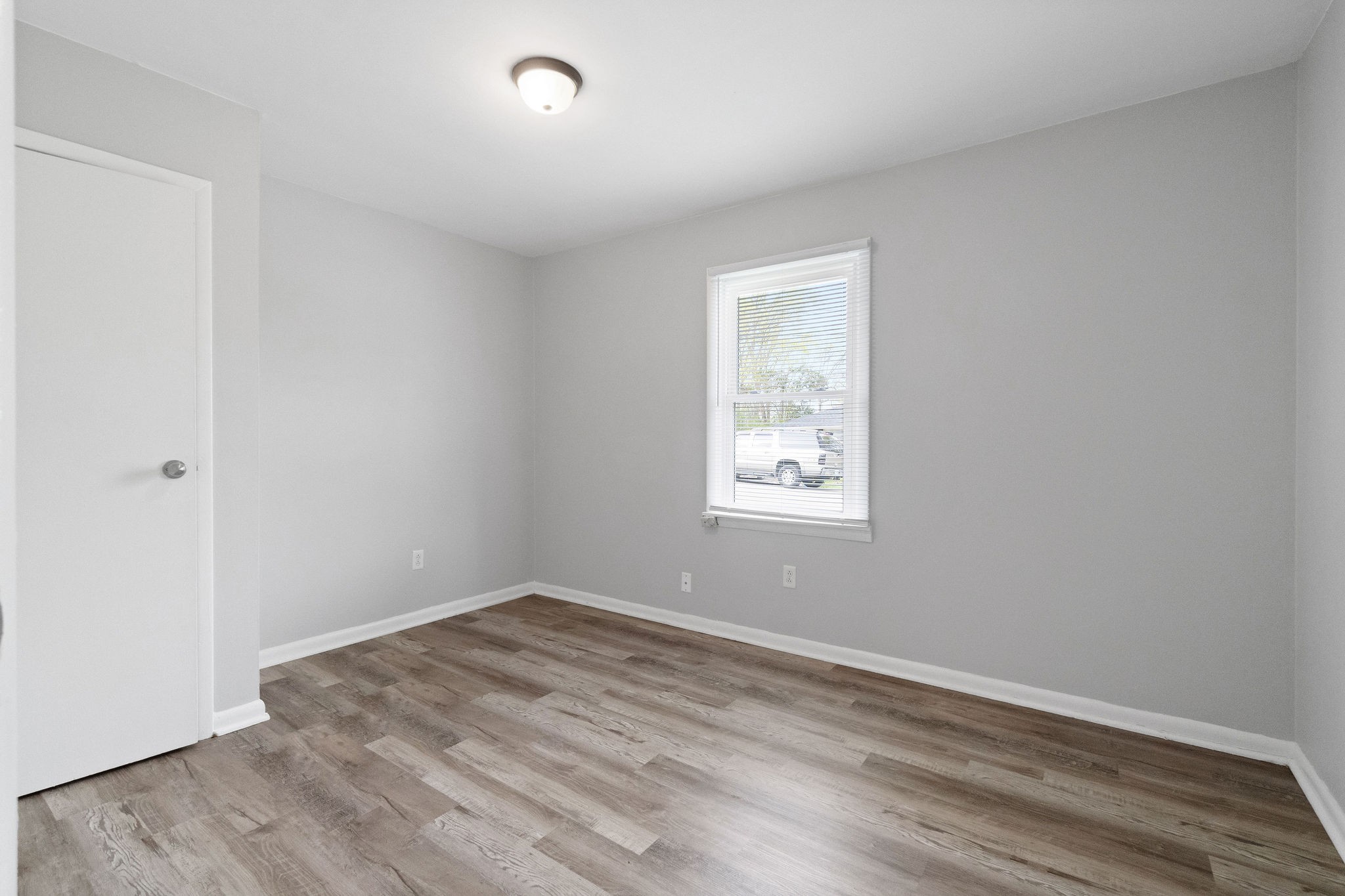 427 Circle Drive, Unit B Clarksville, TN 37043 - Photo 9 of 10 an empty room with wooden floor and windows