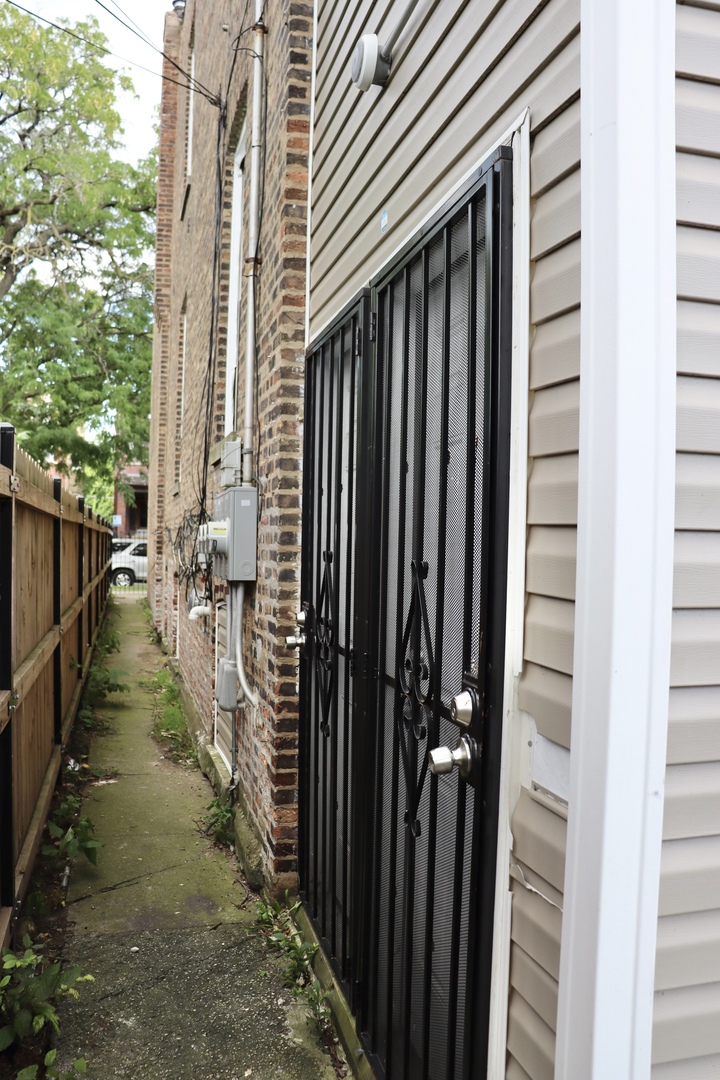 5718 South Sangamon Street, Unit 2 Chicago, IL 60621 - Photo 34 of 35 a view of a pathway of a building