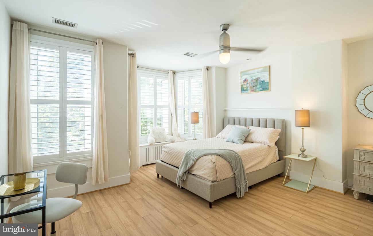 1407 33rd Street Northwest Washington, DC 20007 - Photo 5 of 17