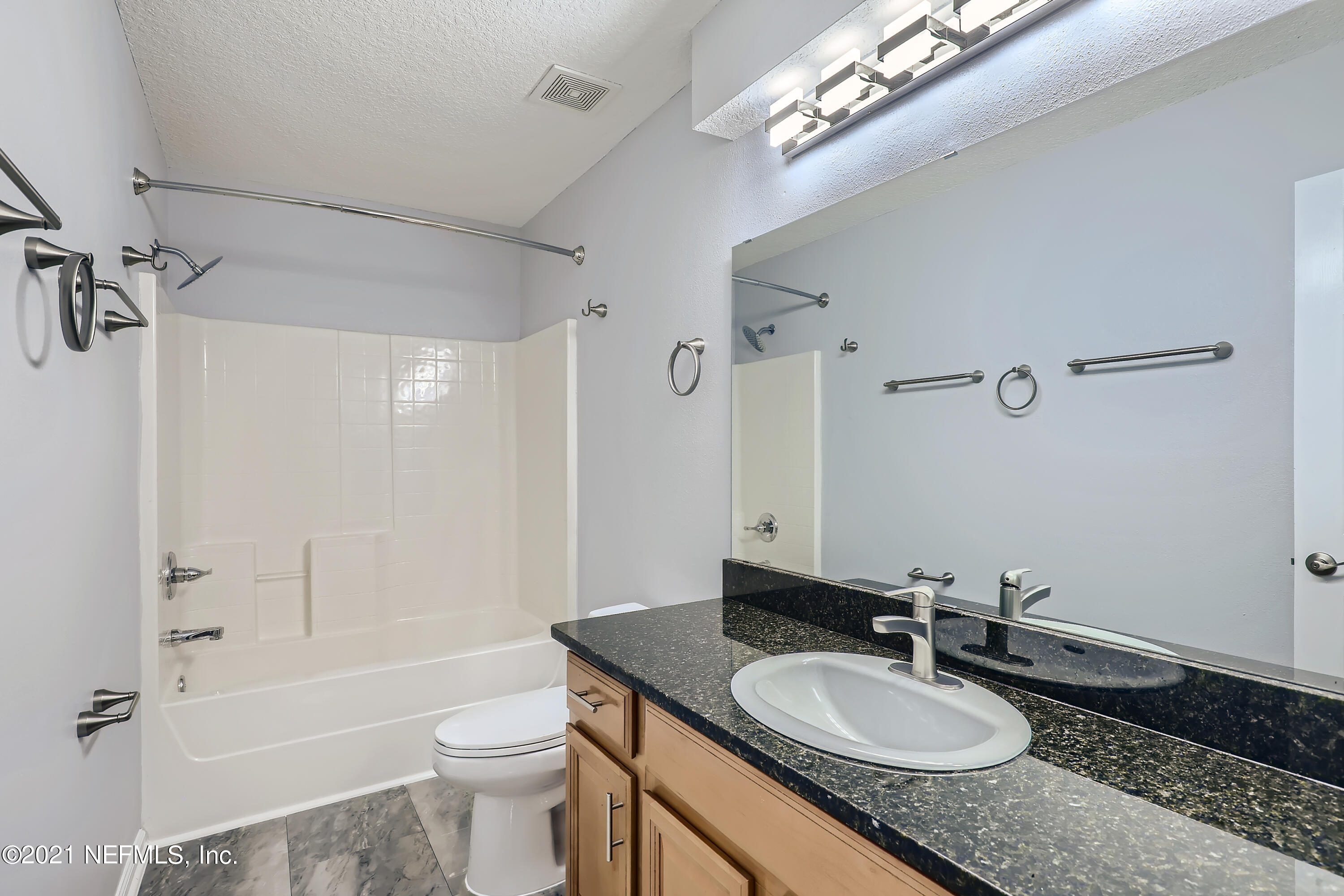 7915 Melvin Road Jacksonville, FL 32210 - Photo 18 of 32 17-398836374-37 2nd Floor Primary Bathro
