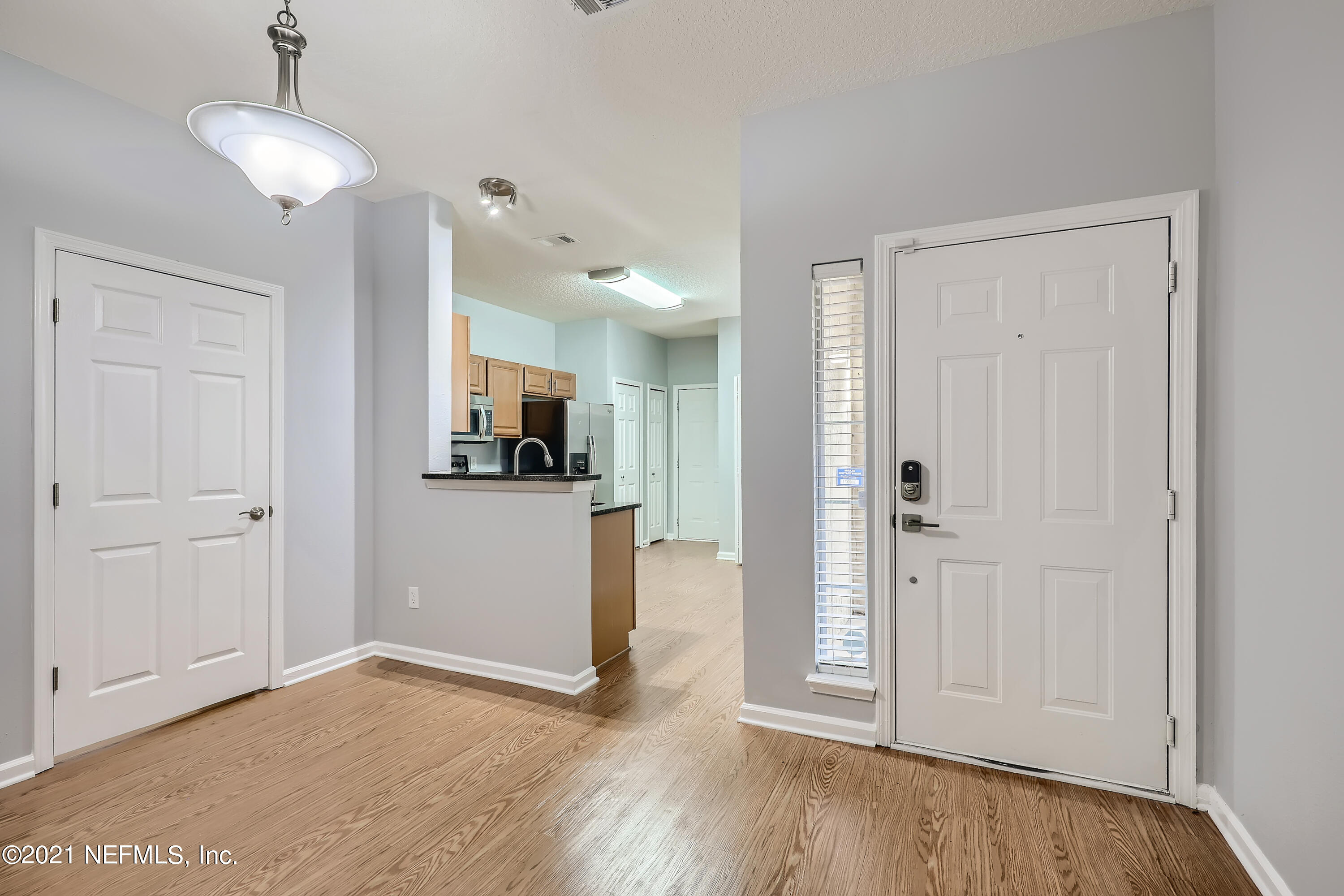 7915 Melvin Road Jacksonville, FL 32210 - Photo 6 of 32 5-319638752-11 Foyer