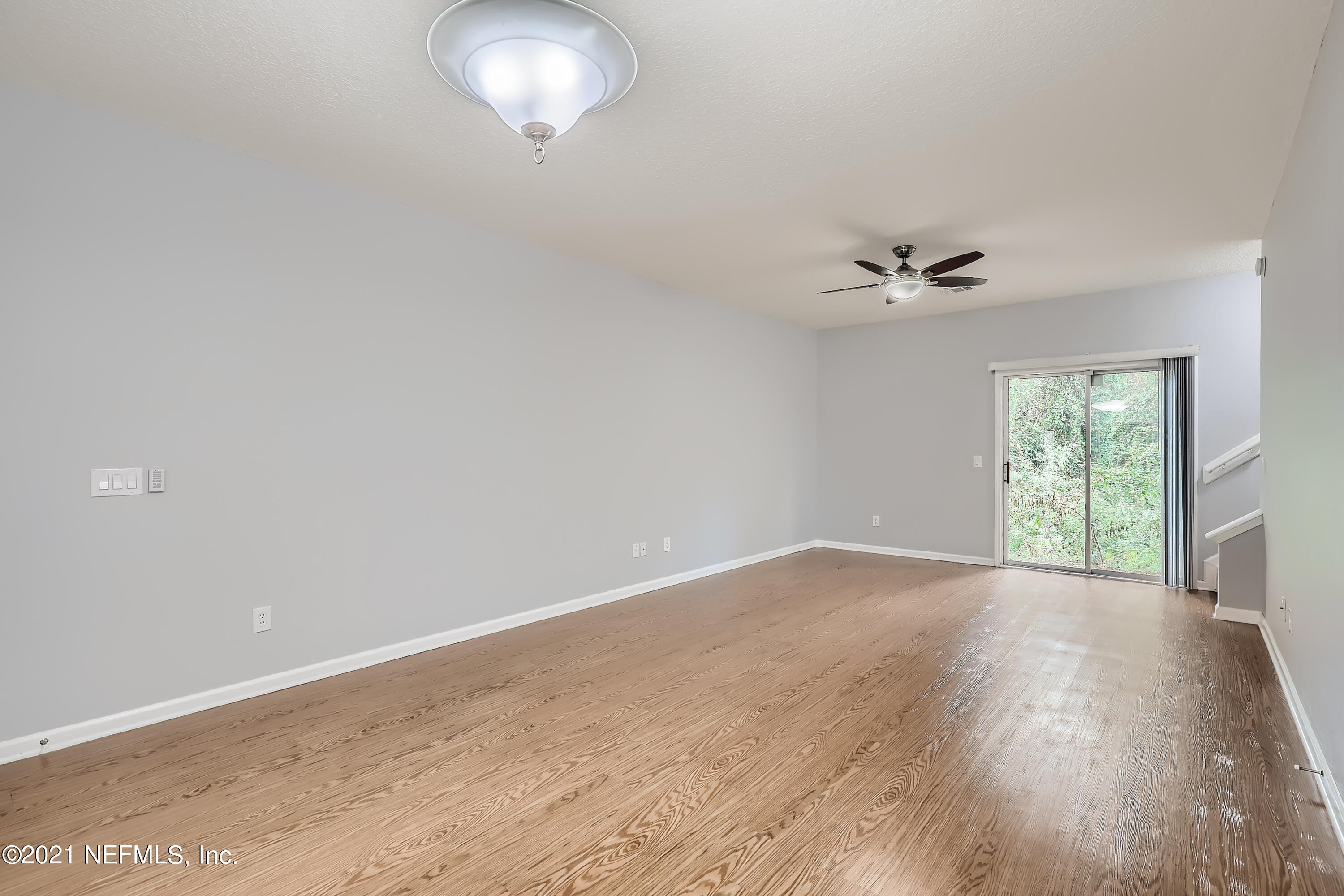 7915 Melvin Road Jacksonville, FL 32210 - Photo 8 of 32 7-715781305-16 Living Room
