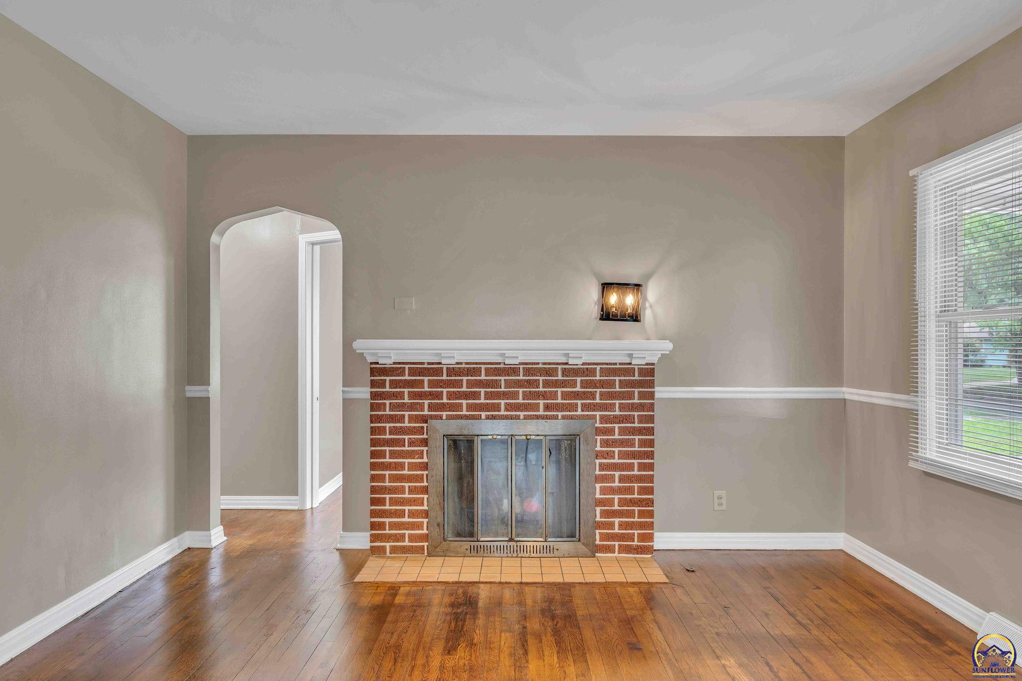 2212 Southwest Burnett Road Topeka, KS 66614 - Photo 10 of 37