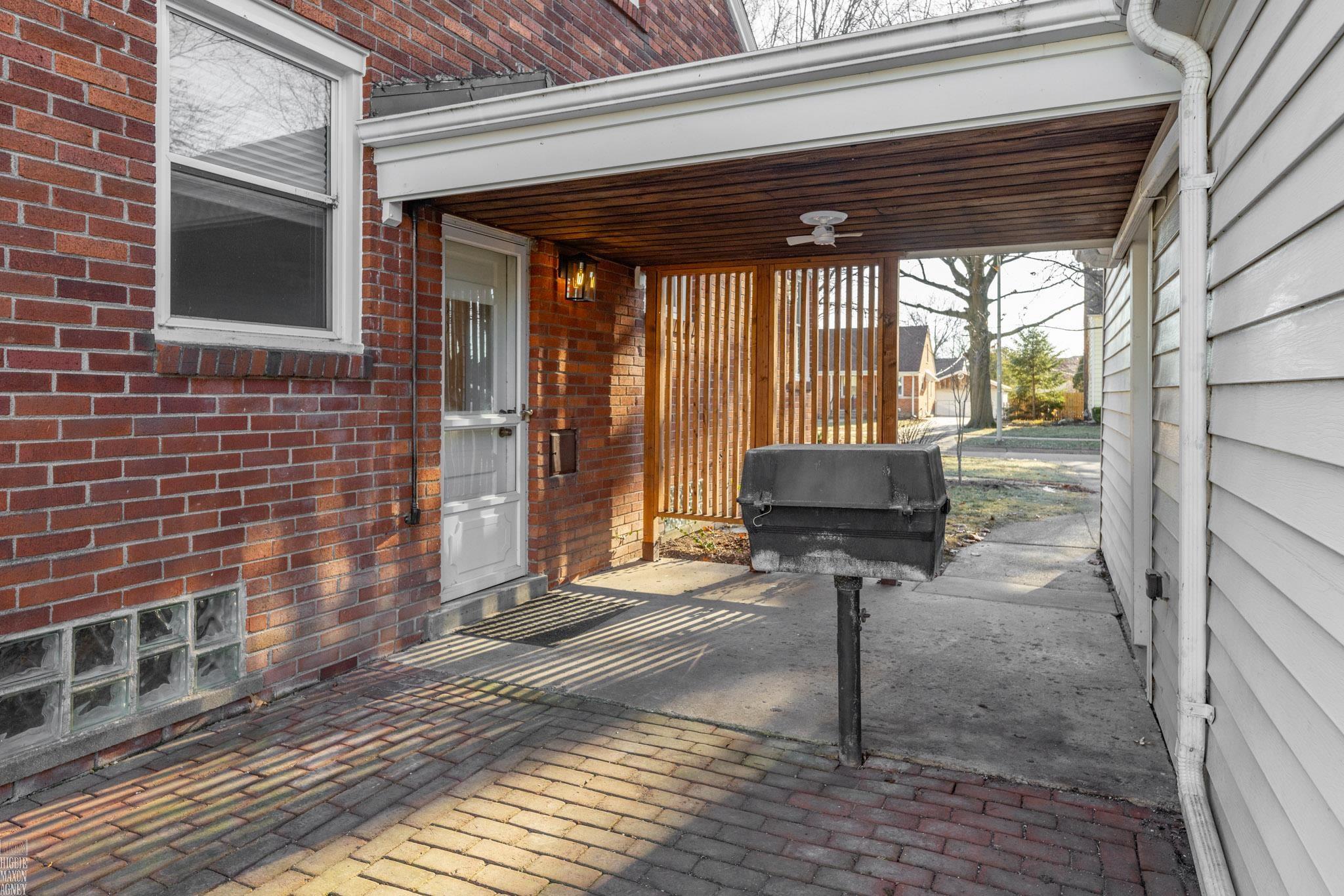1810 Hawthorne Road Grosse Pointe, MI 48236 - Photo 3 of 43 50165648-bcd4098d-1ea6-4ce4-9683-48b6882f616c.JPG